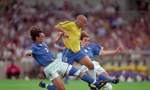 半场：博德鲁姆体育1-4费内巴切，普斯卡什、塔利斯卡点射.